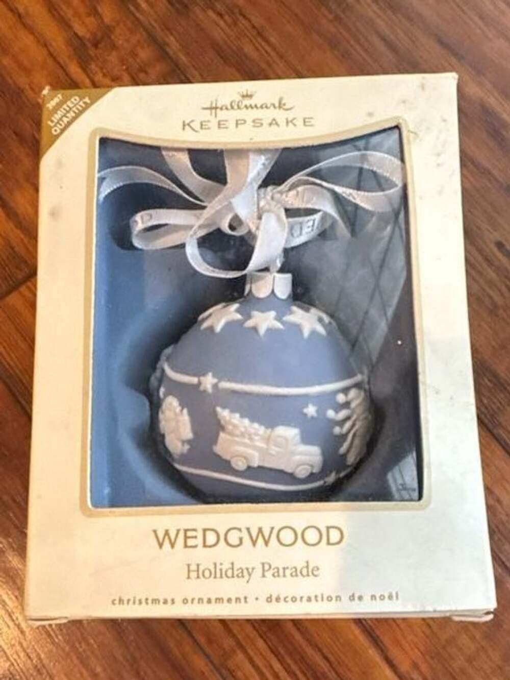 2007 Hallmark Keepsake Wedgwood Holiday Parade Christmas Ornament